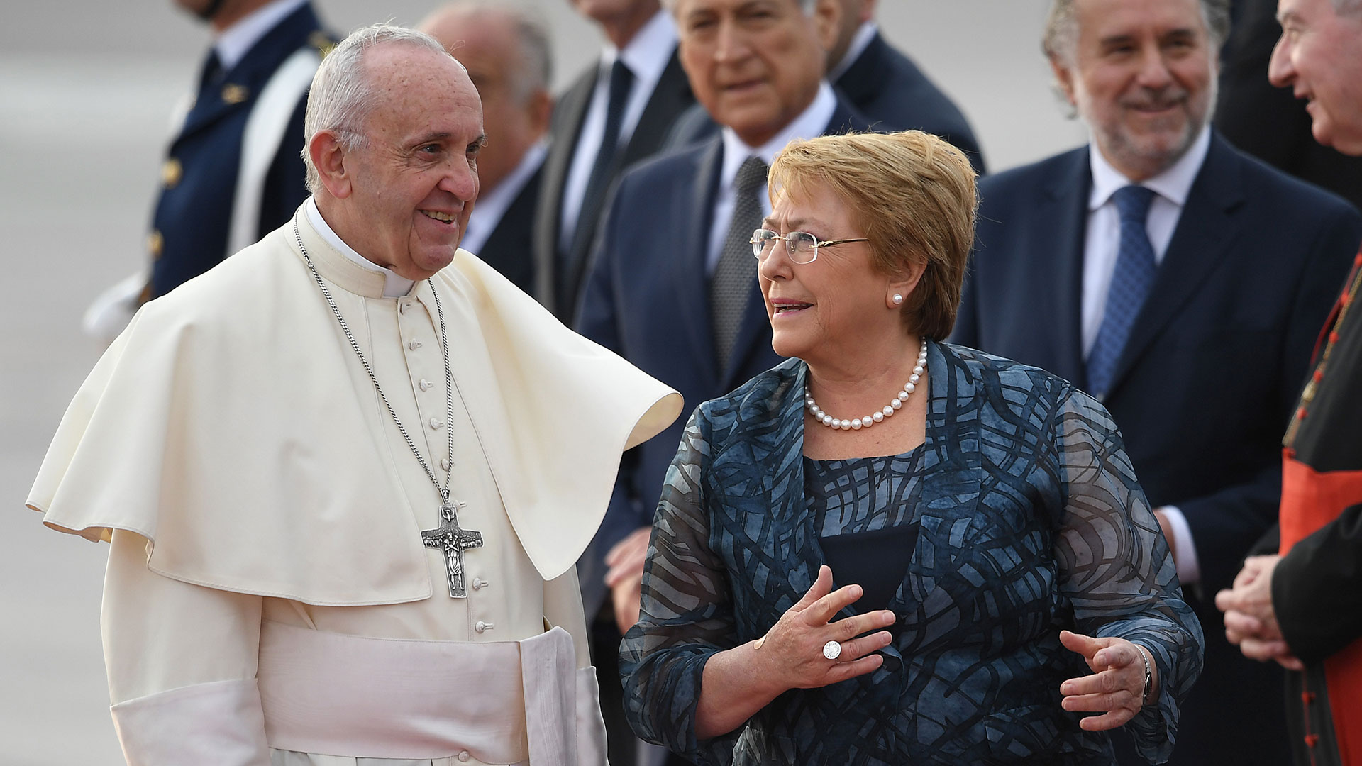 El papa Francisco llegó a Chile para iniciar su gira sudamericana