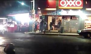 (VIDEO): Graban ataque de saqueadores a un Oxxo de Ecatepec