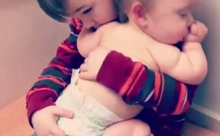 El tierno video de 2 hermanos que se hizo viral desató una ola de crueles confesiones de infancia