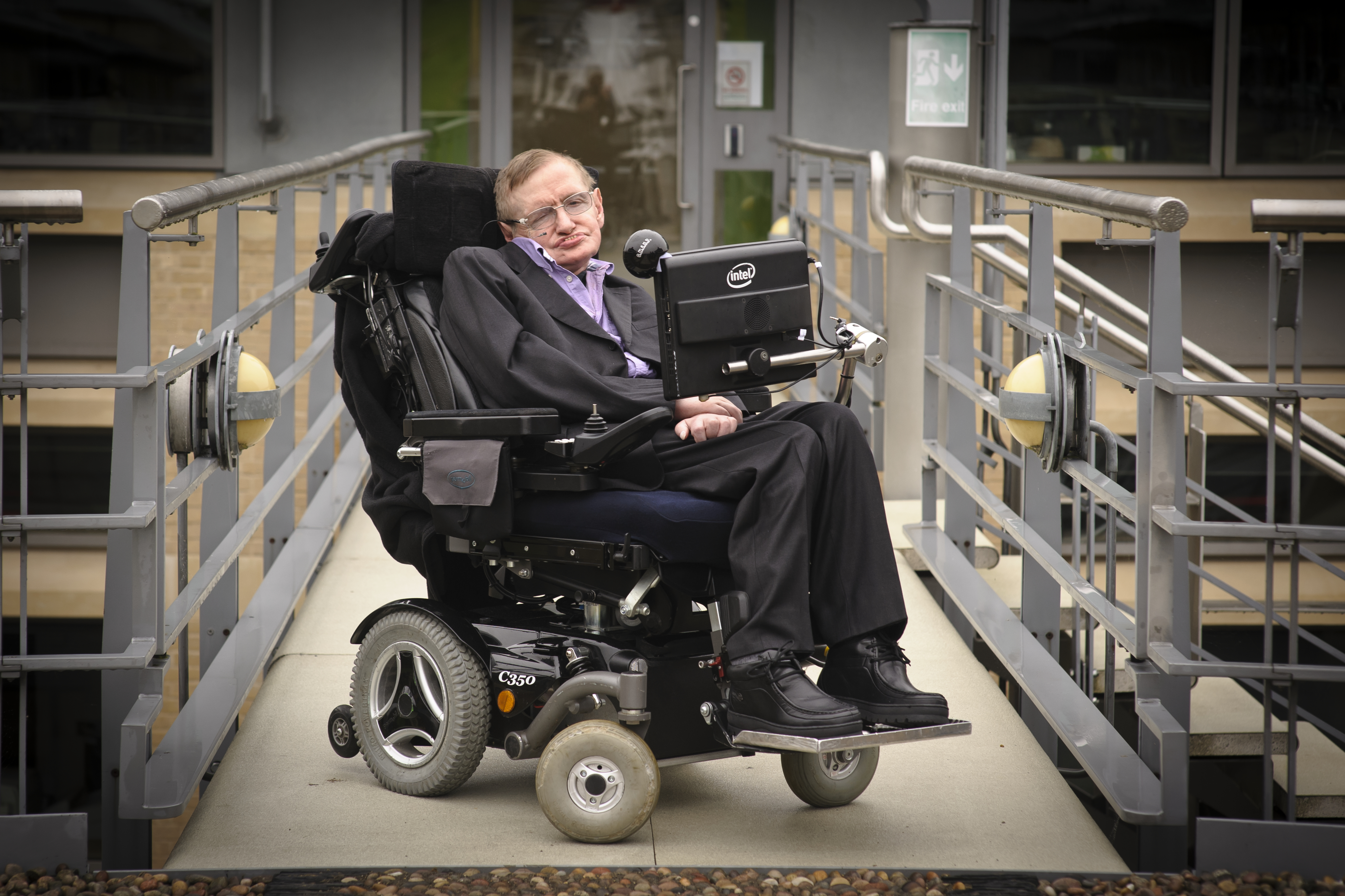 Stephen Hawking advirtió que la Tierra se volverá “un mundo infernal”