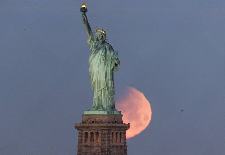 Las fotografías más increíbles de la súper luna sangrienta que se pudieron ver durante el día de hoy