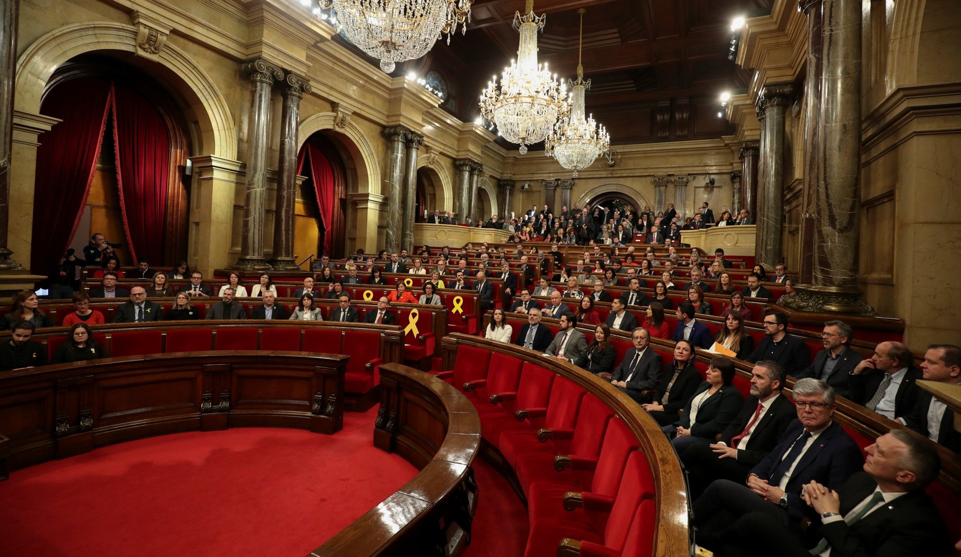 El Parlamento de Cataluña vota cómo legitimar a Carles Puigdemont como presidente, pero no reafirma la declaración de independencia