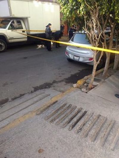 URGENTE: Acaban de asesinar a balazos a una mujer que conducía un Hyundai en Ecatepec