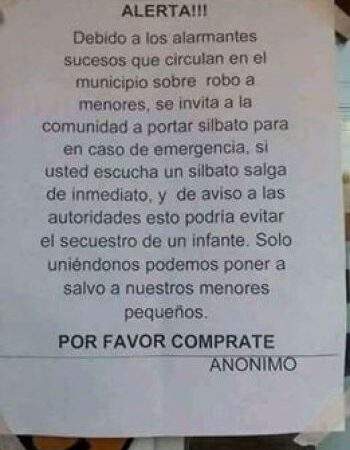 Vecinos pegan anuncios para alertar sobre robo de niños