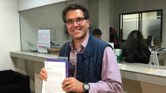 Ríos Piter solicita al INE su registro como candidato, sin ceremonia