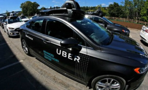 Auto sin conductor de Uber atropella y mata a una mujer
