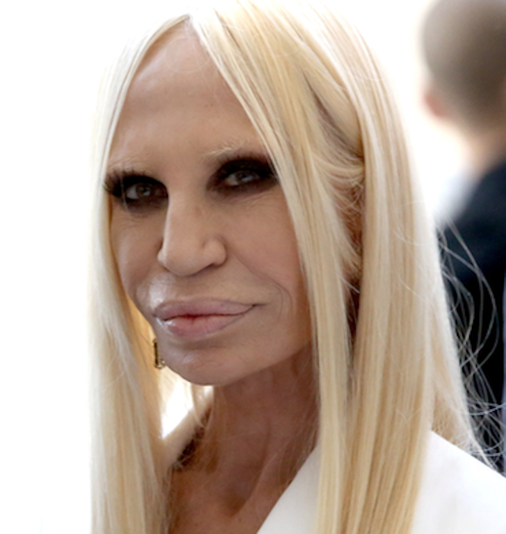 Donatella Versace cambió muy drásticamente con cirugías. No podrás creer cómo se veía antes de ellas