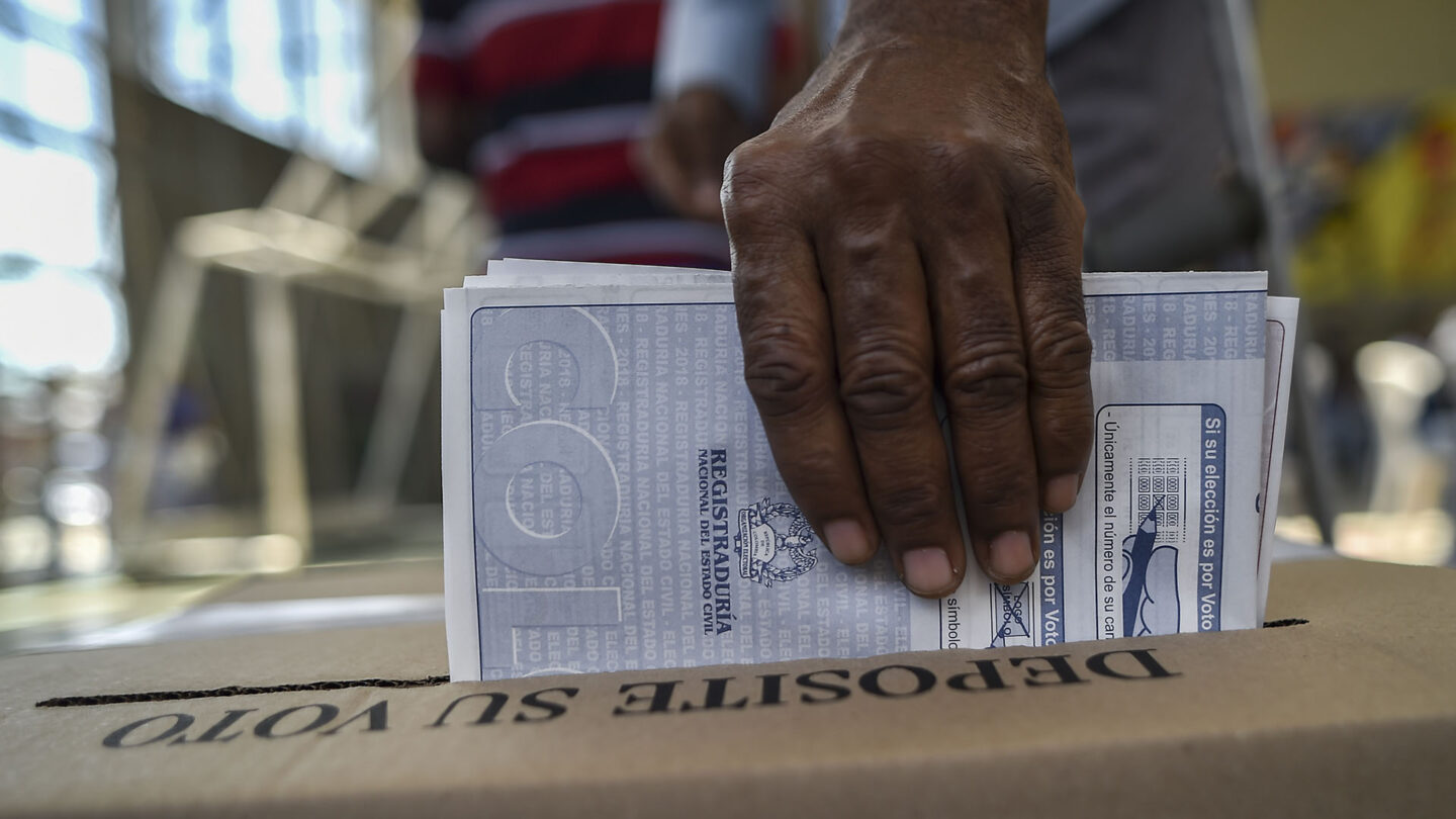 El gobierno de Colombia rechazó las denuncias de fraude en la consulta presidencial |