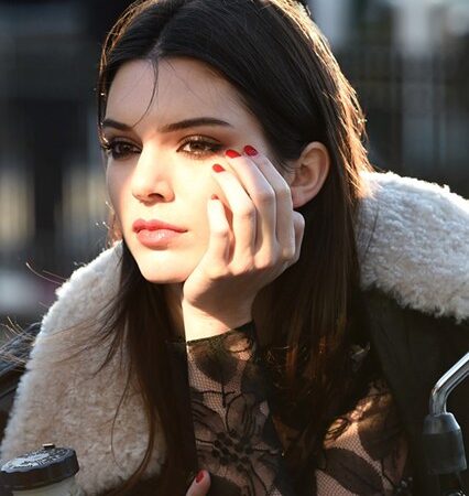 Kendall Jenner se roba las miradas en la fiesta de los premios Oscar