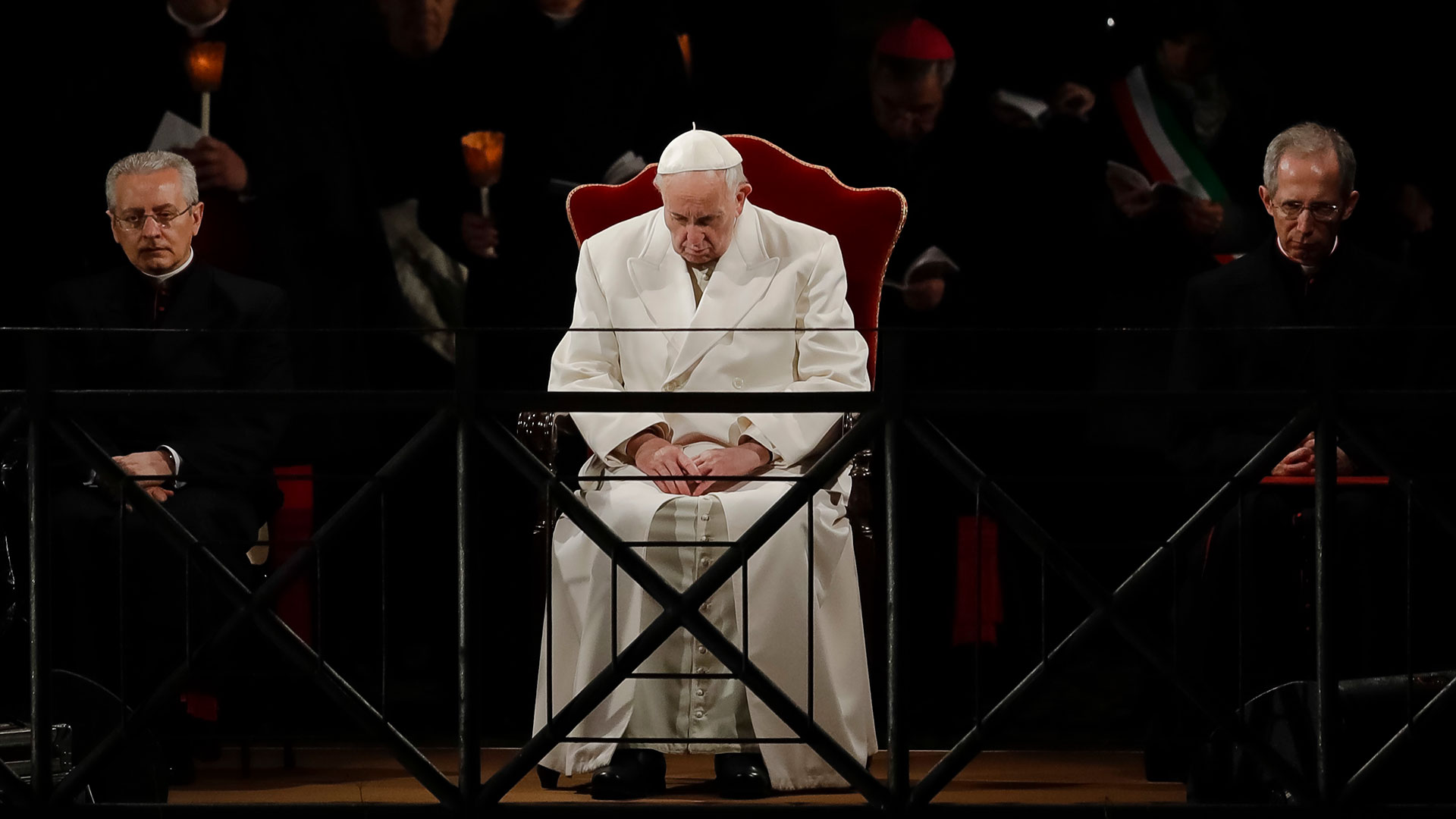 El papa Francisco dijo sentir "vergüenza por algunos ministros de la Iglesia que se dejaron engañar por la ambición"