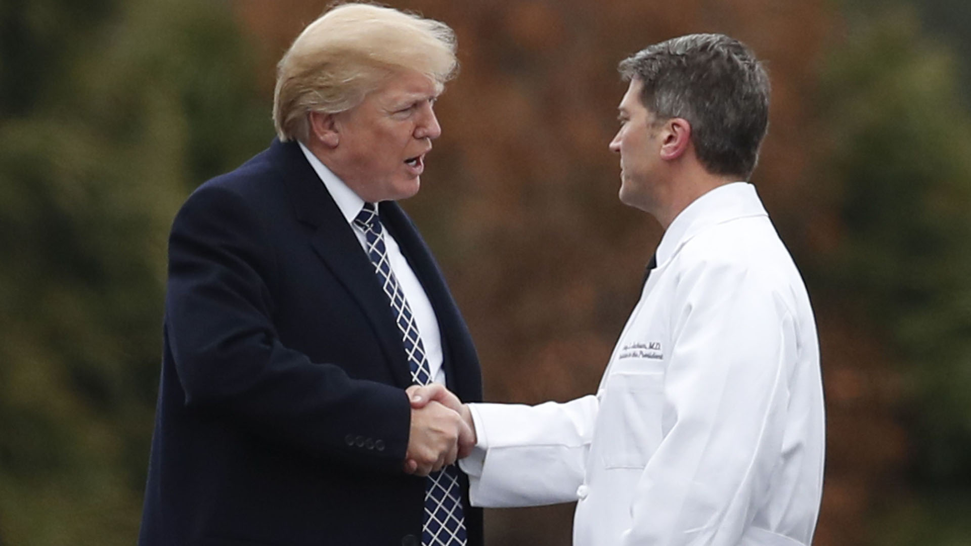 Donald Trump nominó al médico presidencial, Ronny Jackson, como secretario de Asuntos para los Veteranos de Guerra