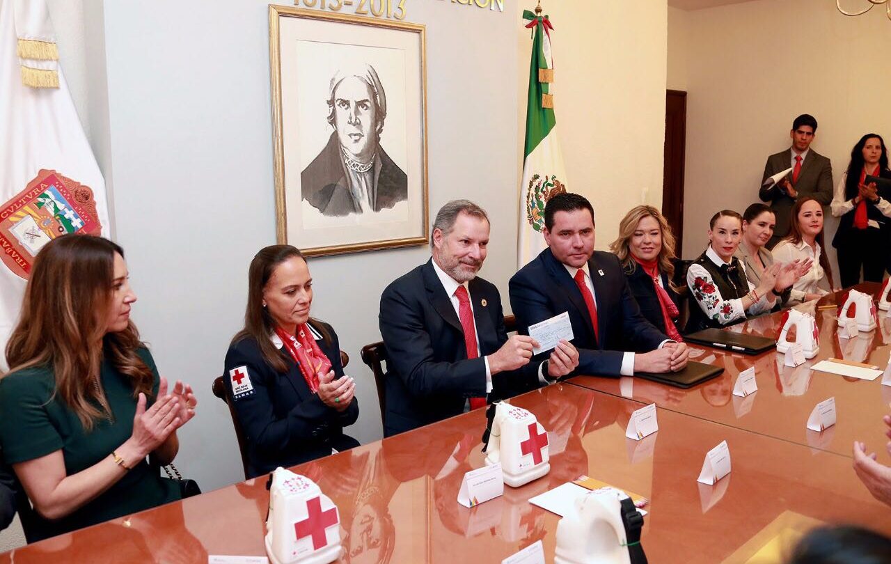 CONTRIBUYE VOLUNTARIADO DE LA SECRETARÍA DE EDUCACIÓN A LA COLECTA ANUAL DE LA CRUZ ROJA |
