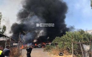 (VIDEO): Reportan autos quemados por incendio fuera de control en estacionamiento de Ecatepec