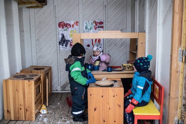 Los niños en la cocina, las niñas a la nieve. Así combate los roles de género esta escuela sueca