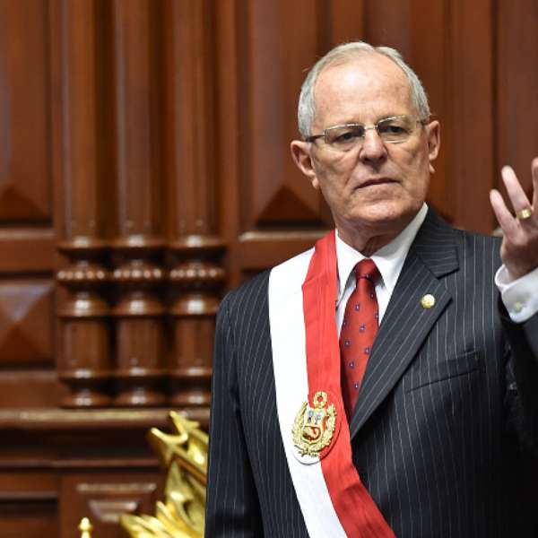 RENUNCIA EL PRESIDENTE DE PERU