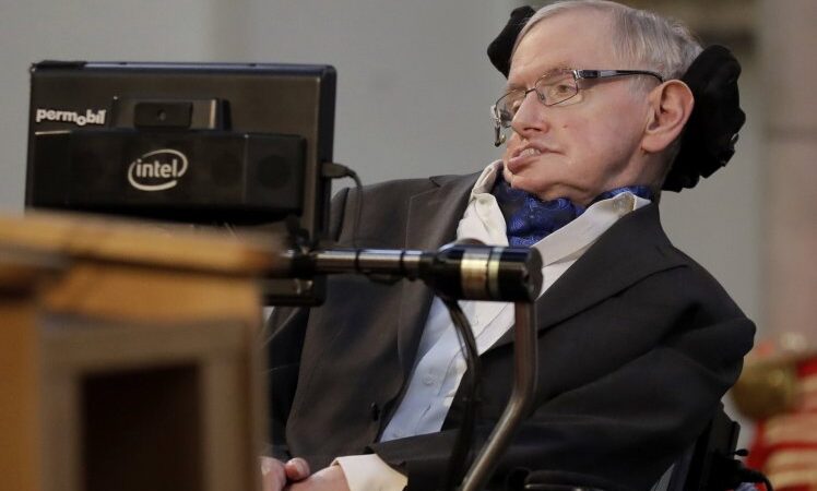 Stephen Hawking dejo tenebrosa profecía tres días antes de morir 