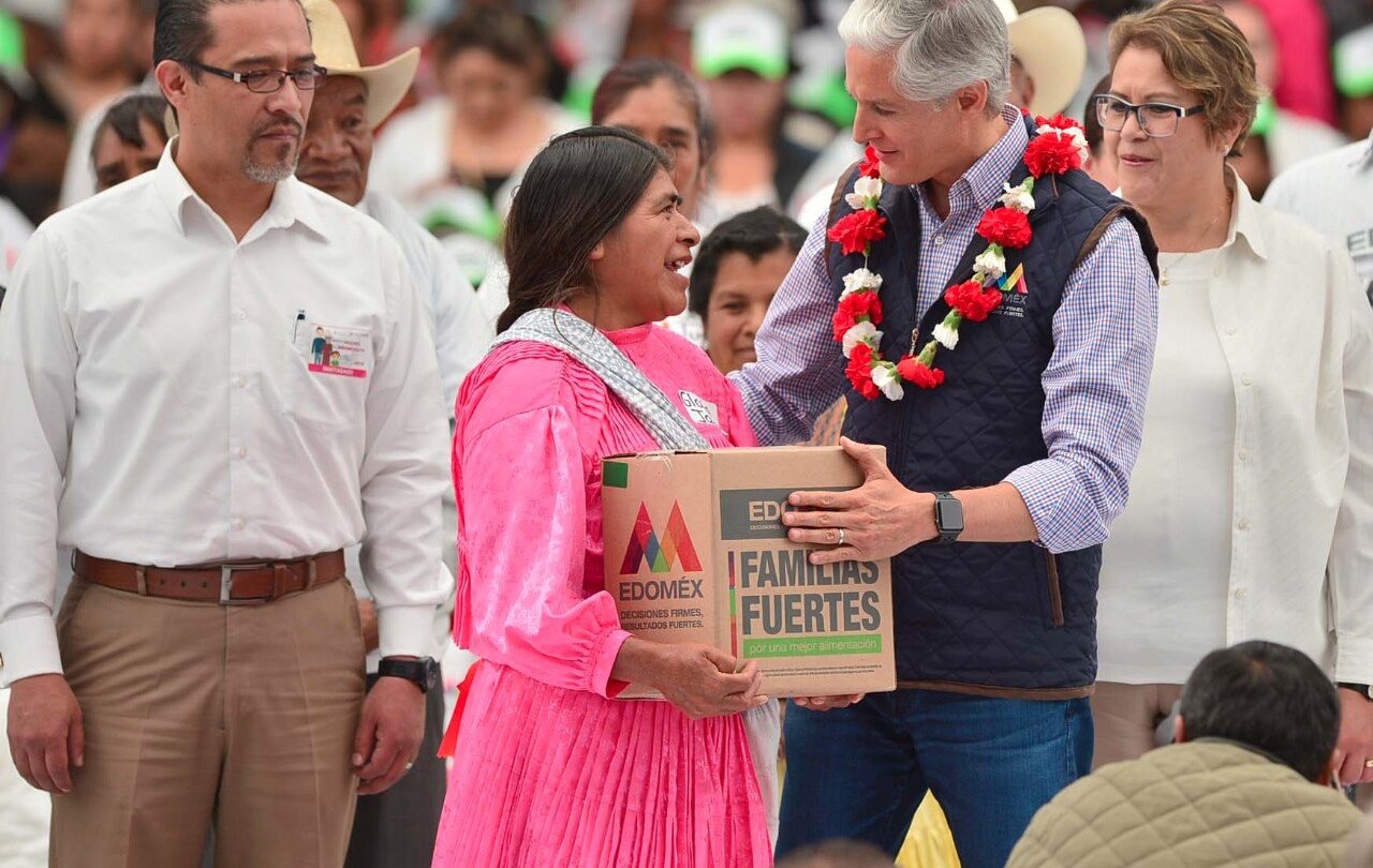 INICIA ALFREDO DEL MAZO ENTREGA DE CANASTAS ALIMENTARIAS PARA TENER FAMILIAS MEXIQUENSES FUERTES |