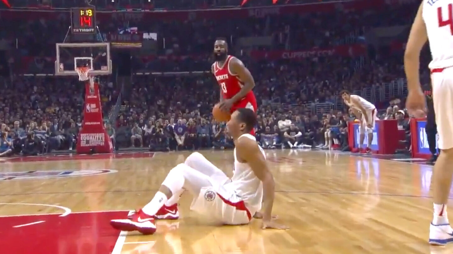 James Harden hizo una de las jugadas más humillantes de la historia de la NBA |