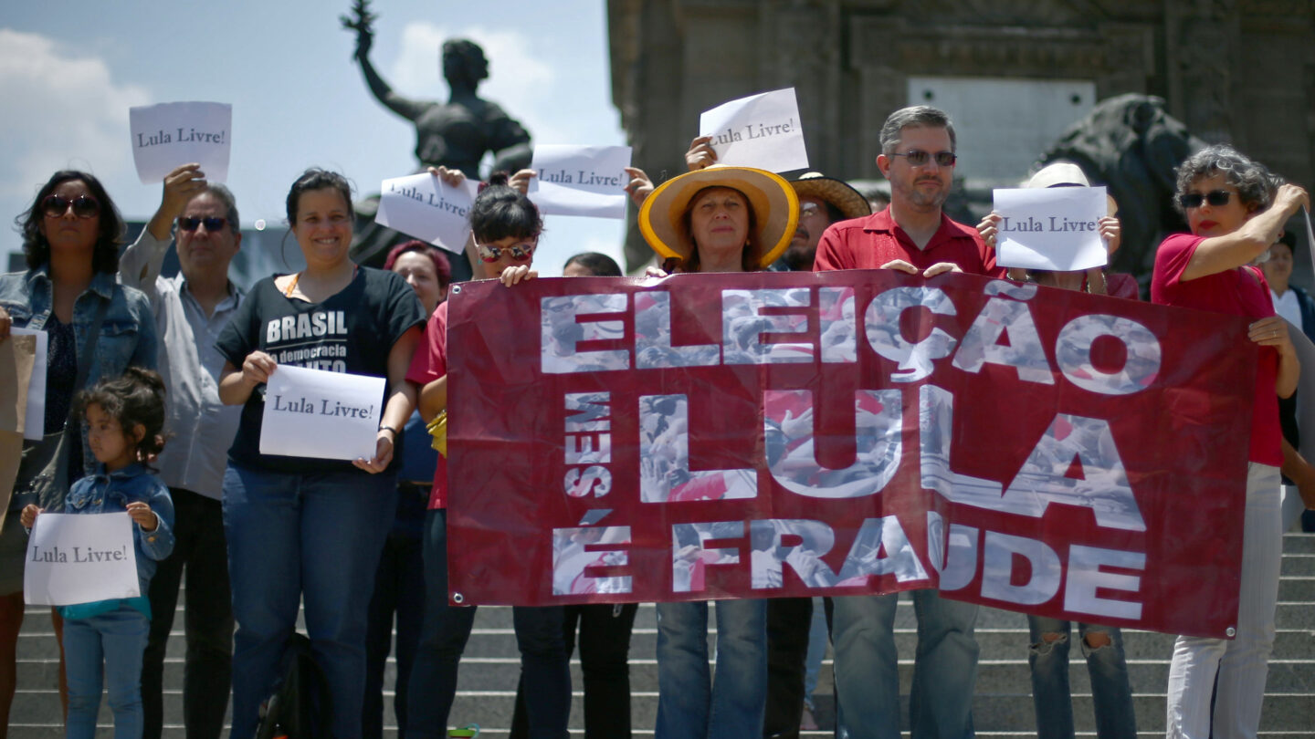 El PT confirmó la candidatura presidencial de Lula y transfirió su sede a Curitiba |
