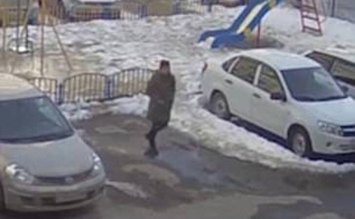 Niña juega en la plaza y un hombre la rapta: De no haber sido su padre, hablaríamos de una tragedia