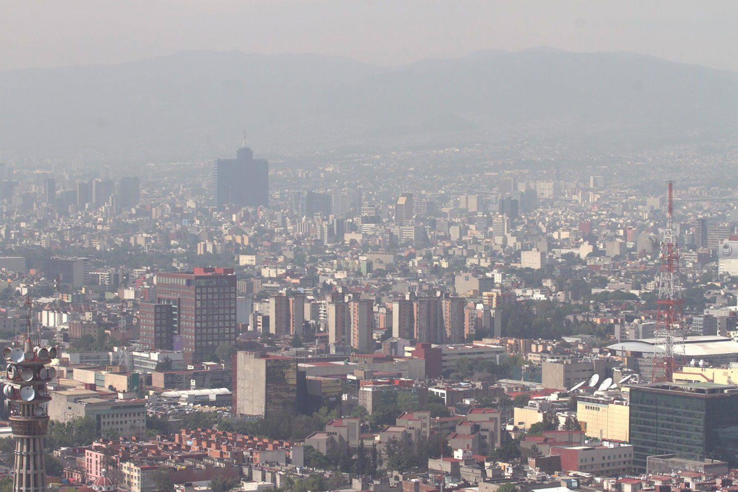 Centro y noreste del valle de México amanecen con mala calidad del aire