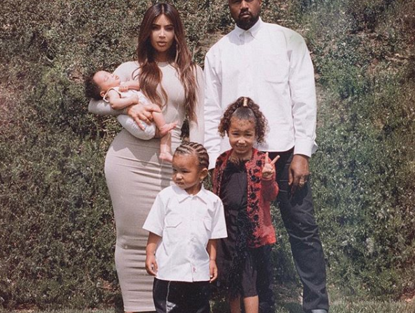 Kim Kardashian West comparte la 1ra foto de su familia de 5