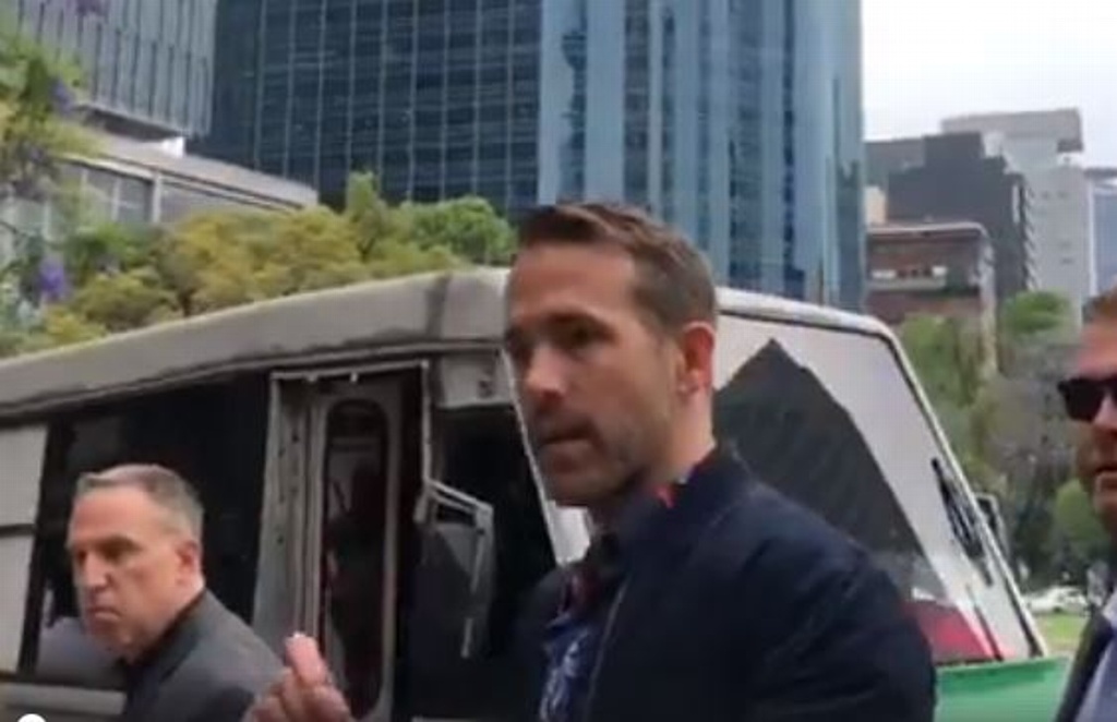 VIDEO | Ryan Reynolds recorre la CDMX ¡en microbús!
