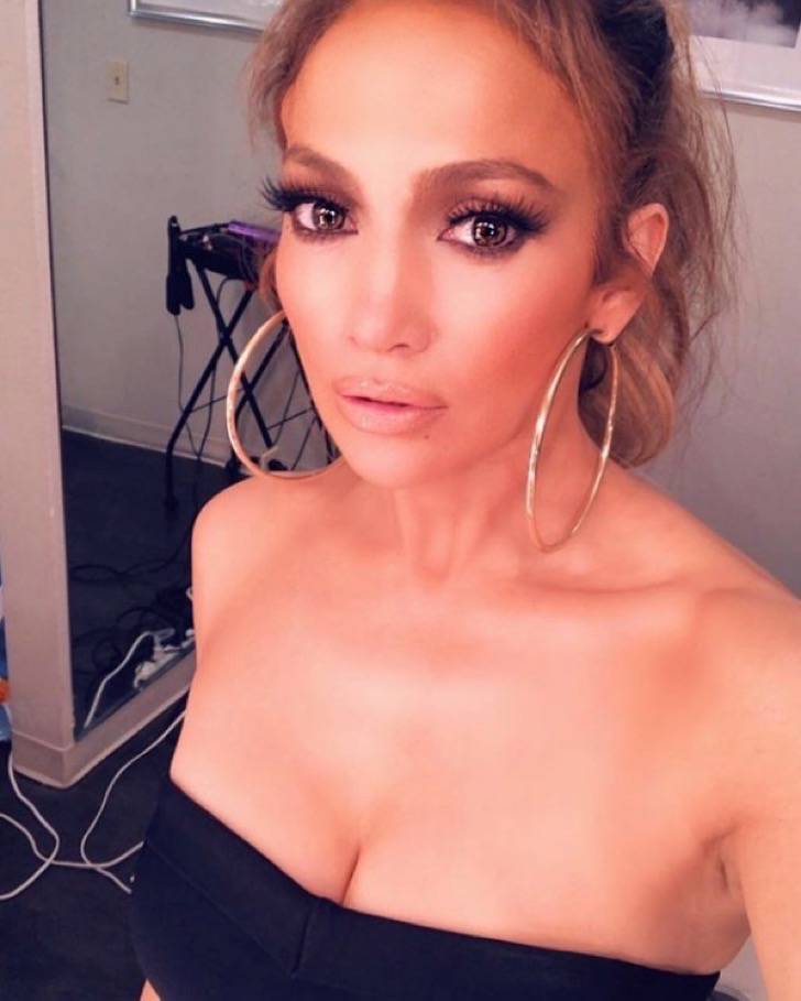 A sus 48, J.Lo deslumbra en Premios Billboard 2018. Hubo mucho brillo y una malla ajustadísima