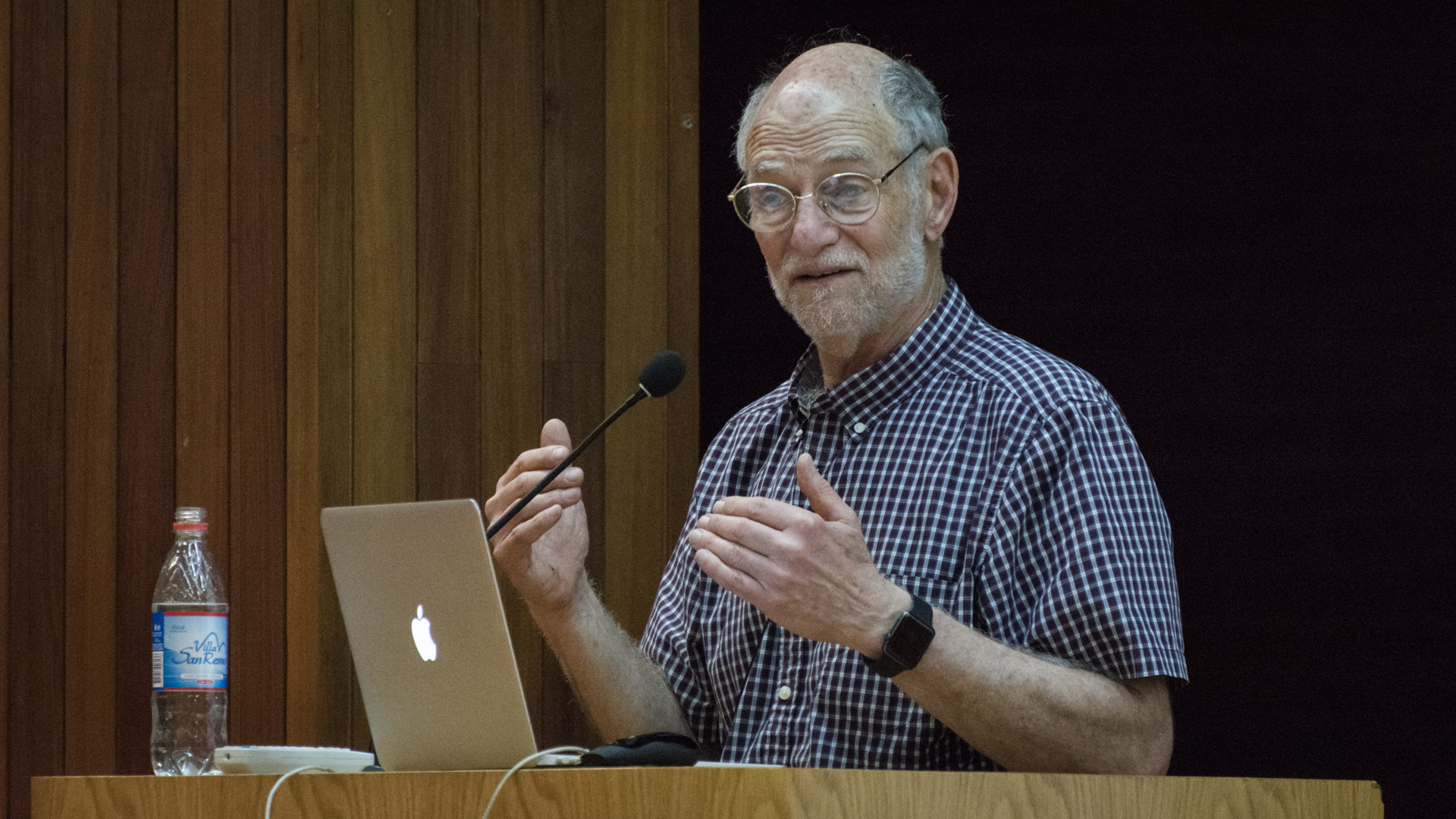 Michael Rosbash: "Recibir el premio Nobel no cambió mi pasión por seguir aprendiendo"