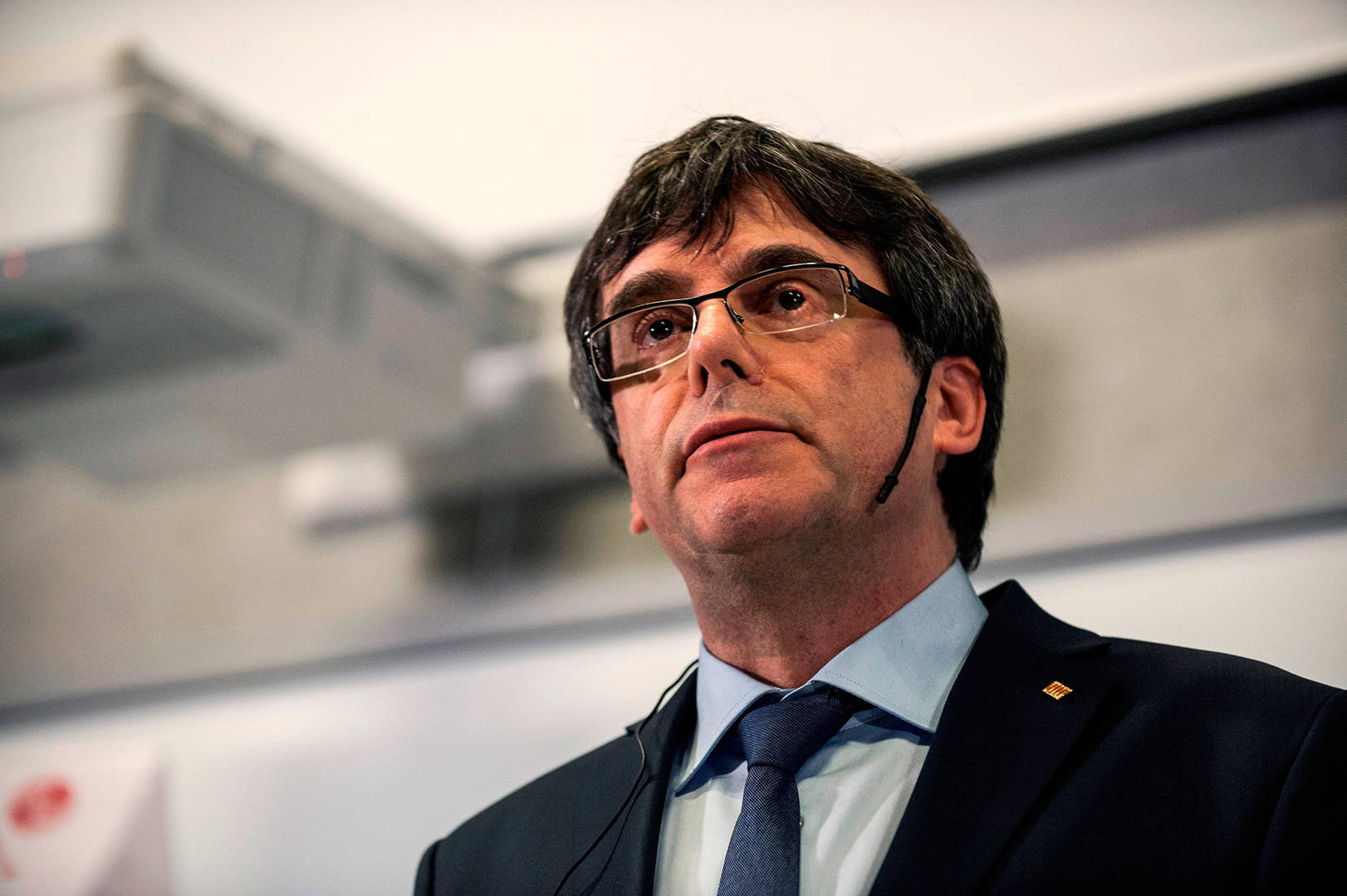 Puigdemont debate su futuro entre la cárcel o el exilio