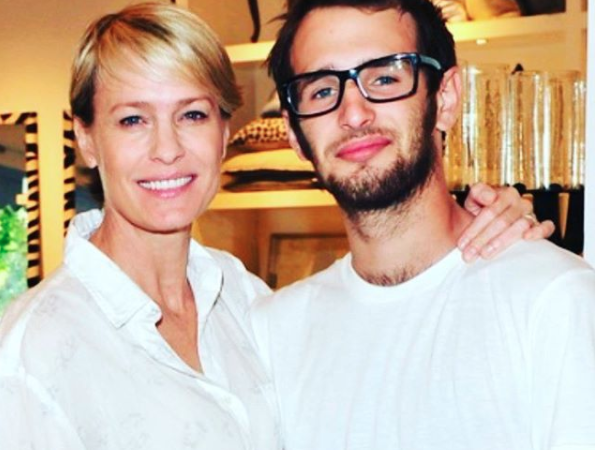 Detuvieron al hijo de Sean Penn y Robin Wright por posesión de drogas