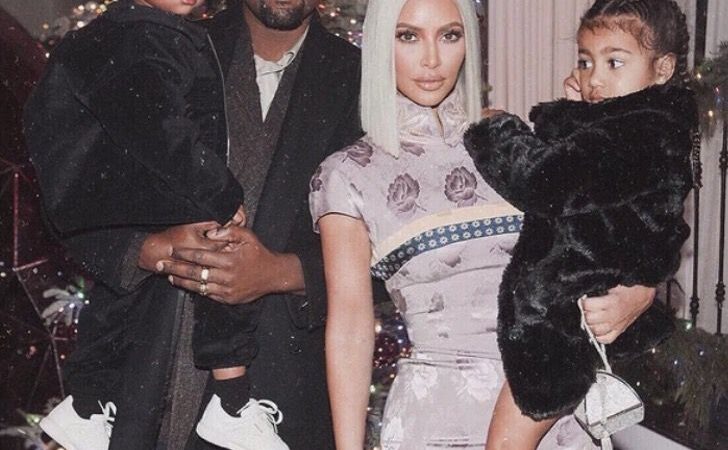 Saint no está celoso por su nueva hermanita, Chicago. Esta foto de Kim demuestra que la ama con todo