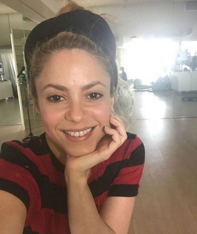 Shakira publicó una foto sin maquillaje y causó revuelo en las redes sociales |
