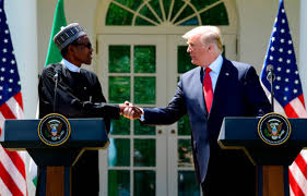 Después de decir que ‘vivían en chozas’, Donald Trump recibe al presidente de Nigeria