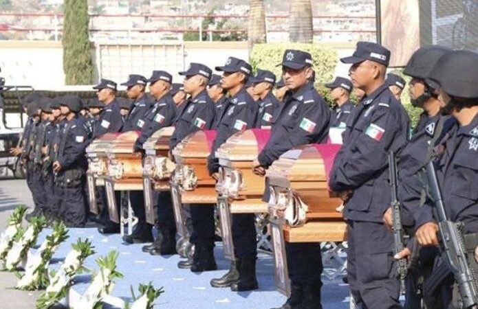 Despiden con honores a seis policí­as fallecidos en Guerrero
