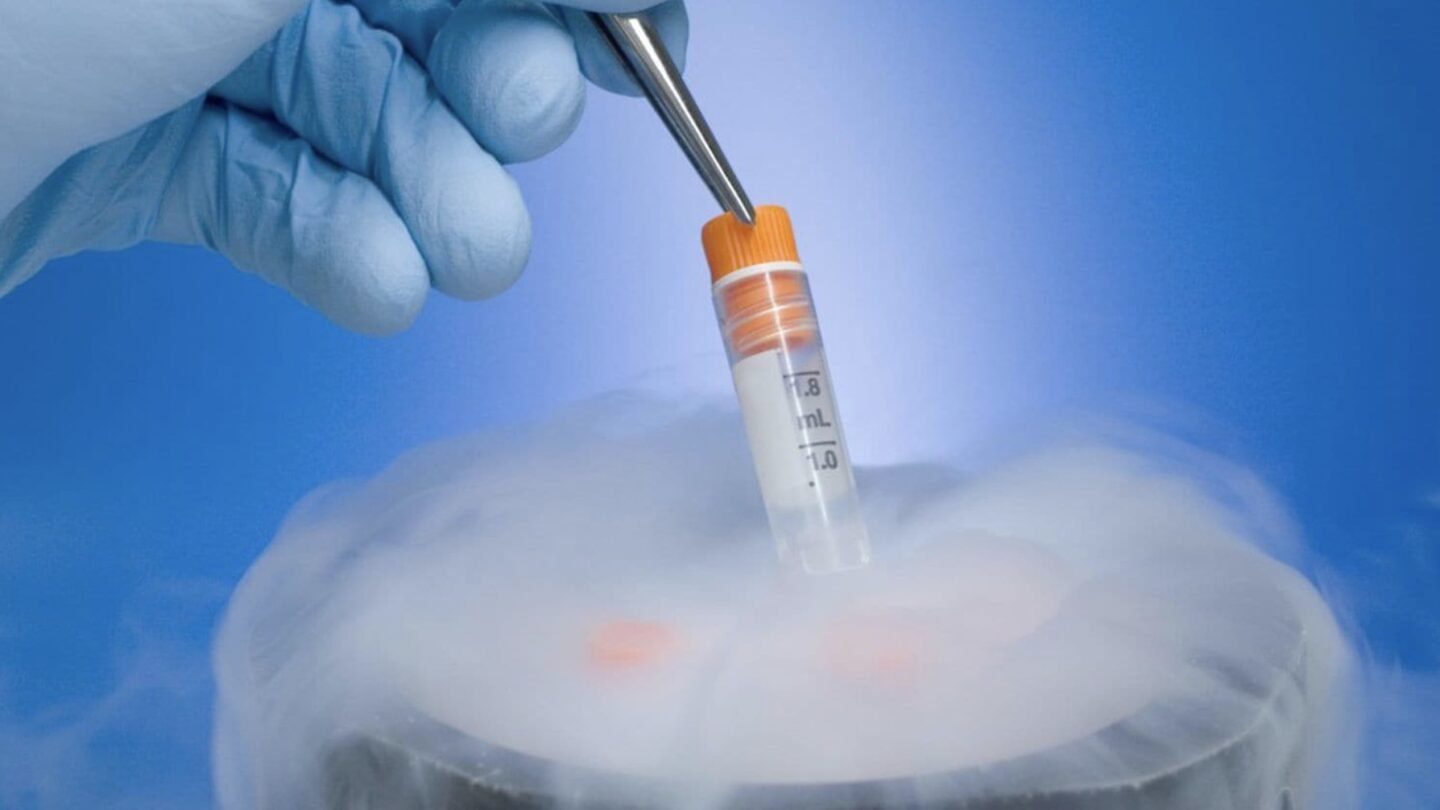 Tras una prueba de ADN se enteró de que el médico que ayudó en el proceso de fertilidad era su padre |