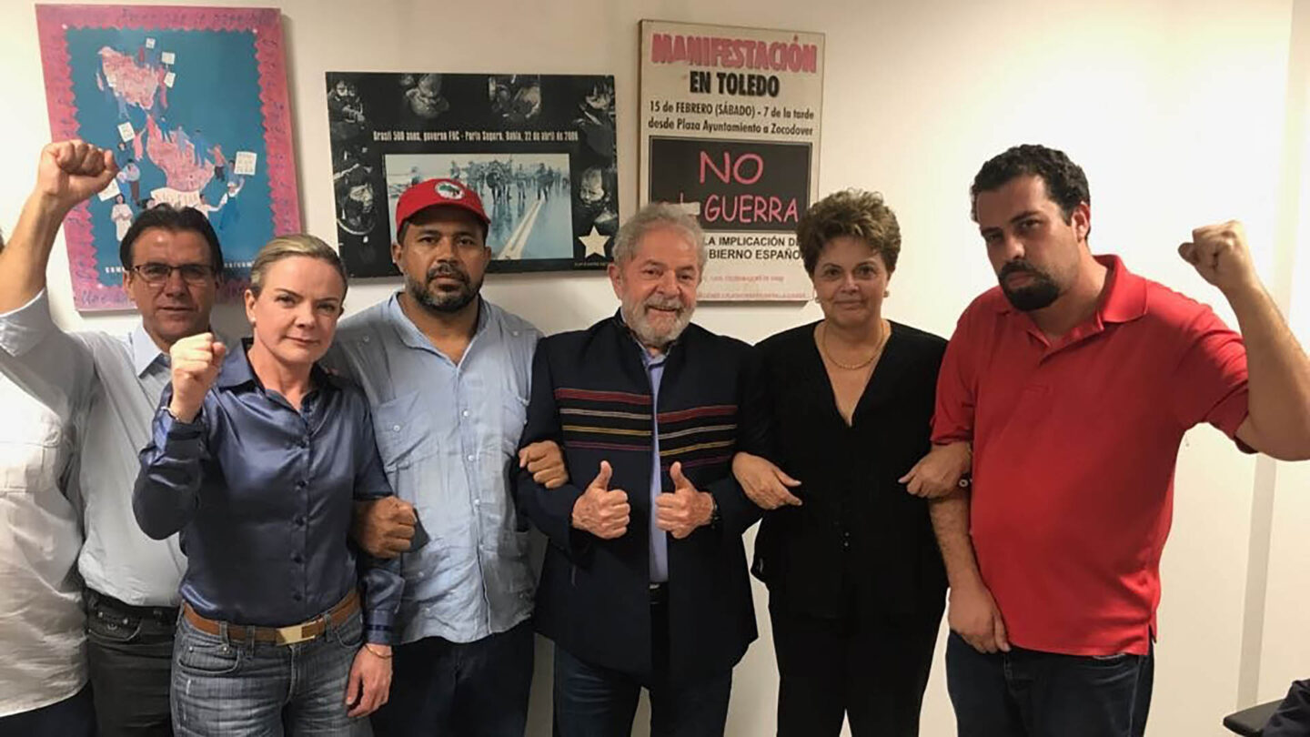 Tras la orden de detención Lula se refugió en el sindicato metalúrgico |