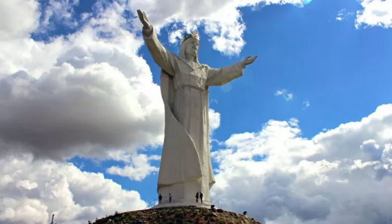 Esta estatua de Cristo en Polonia transmite señales de internet