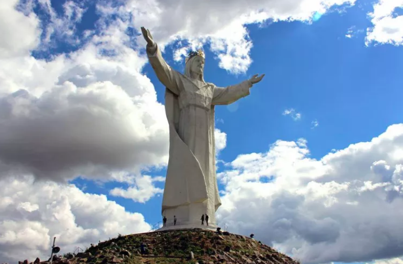 Esta estatua de Cristo en Polonia transmite señales de internet