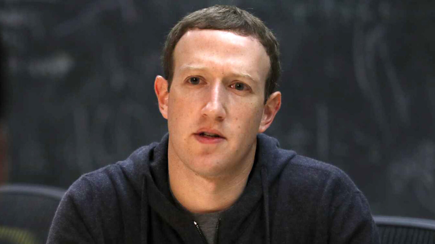 Mark Zuckerberg reconoció que tardará años en resolver el problema de la filtración de datos de Facebook |
