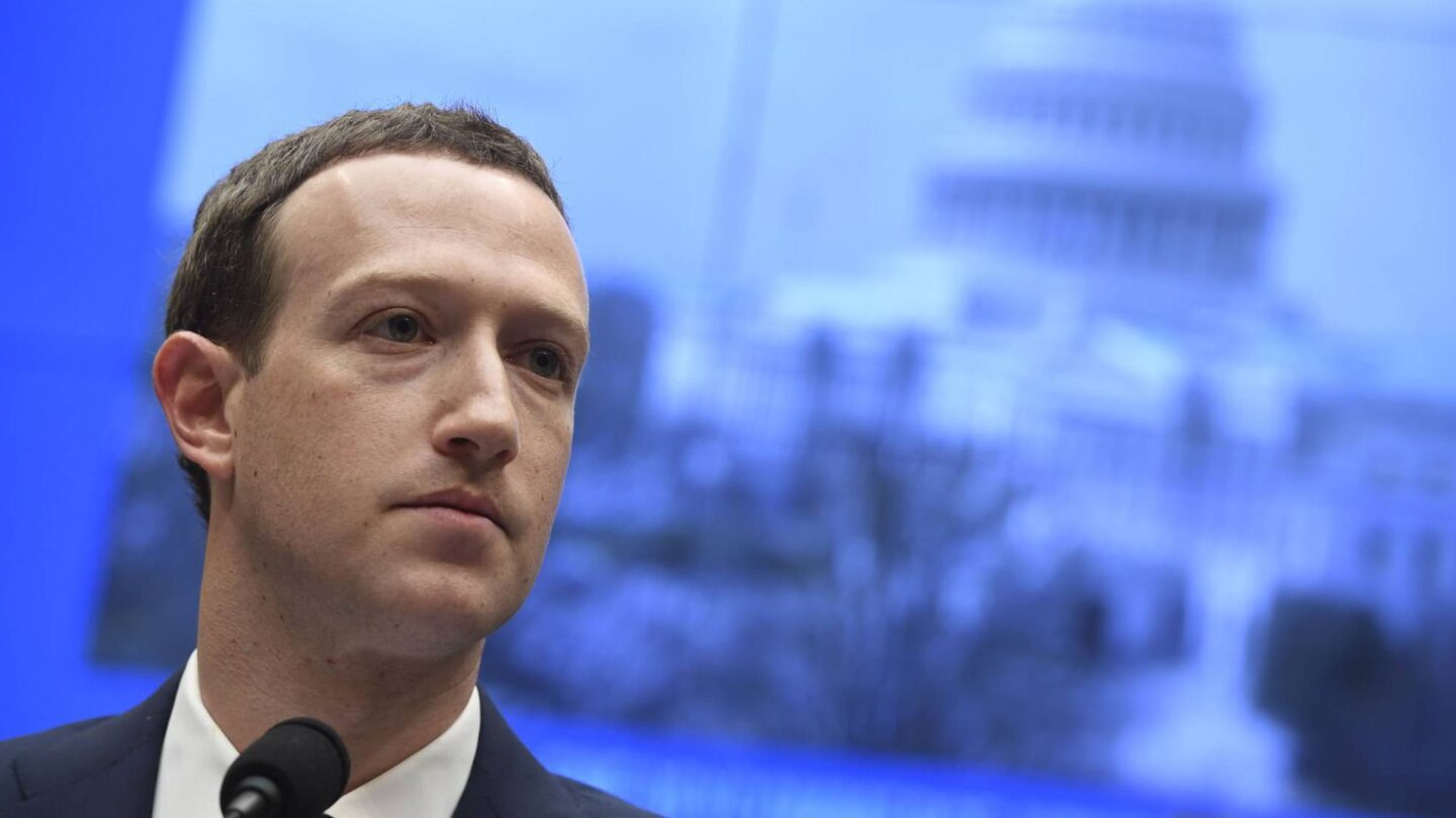 Fundador de Facebook comparecerá en el Parlamento Europeo tras la filtración masiva de datos |