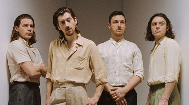 Nuevo disco de Arctic Monkeys complace a la crítica y confunde a sus fans