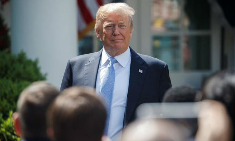 Donald Trump decidirá este martes sobre pacto nuclear con Irán