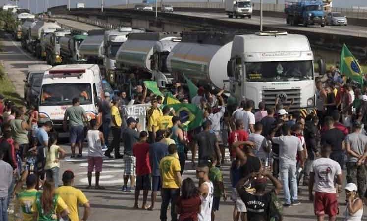 Mayoría en Brasil apoya a camioneros y reprueba medidas de Temer