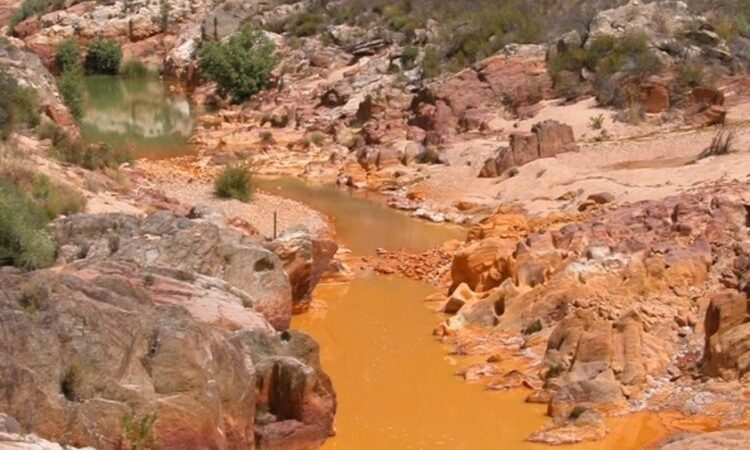 Contaminación minera genera migración de campesinos de Bolivia