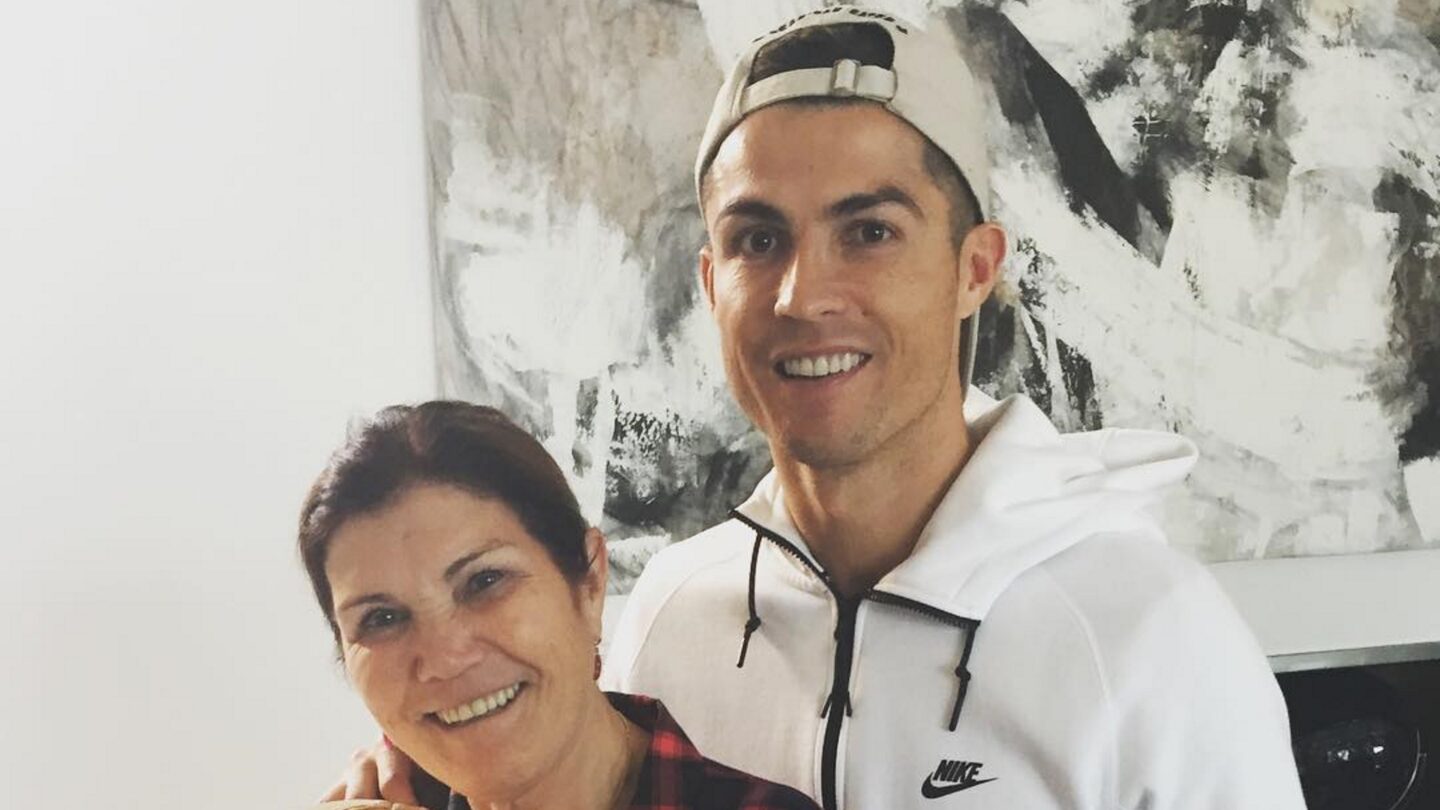 Las confesiones de la madre de Cristiano Ronaldo el pequeño Jesús la premonición de su padre y por qué en su casa no hablan de Messi |