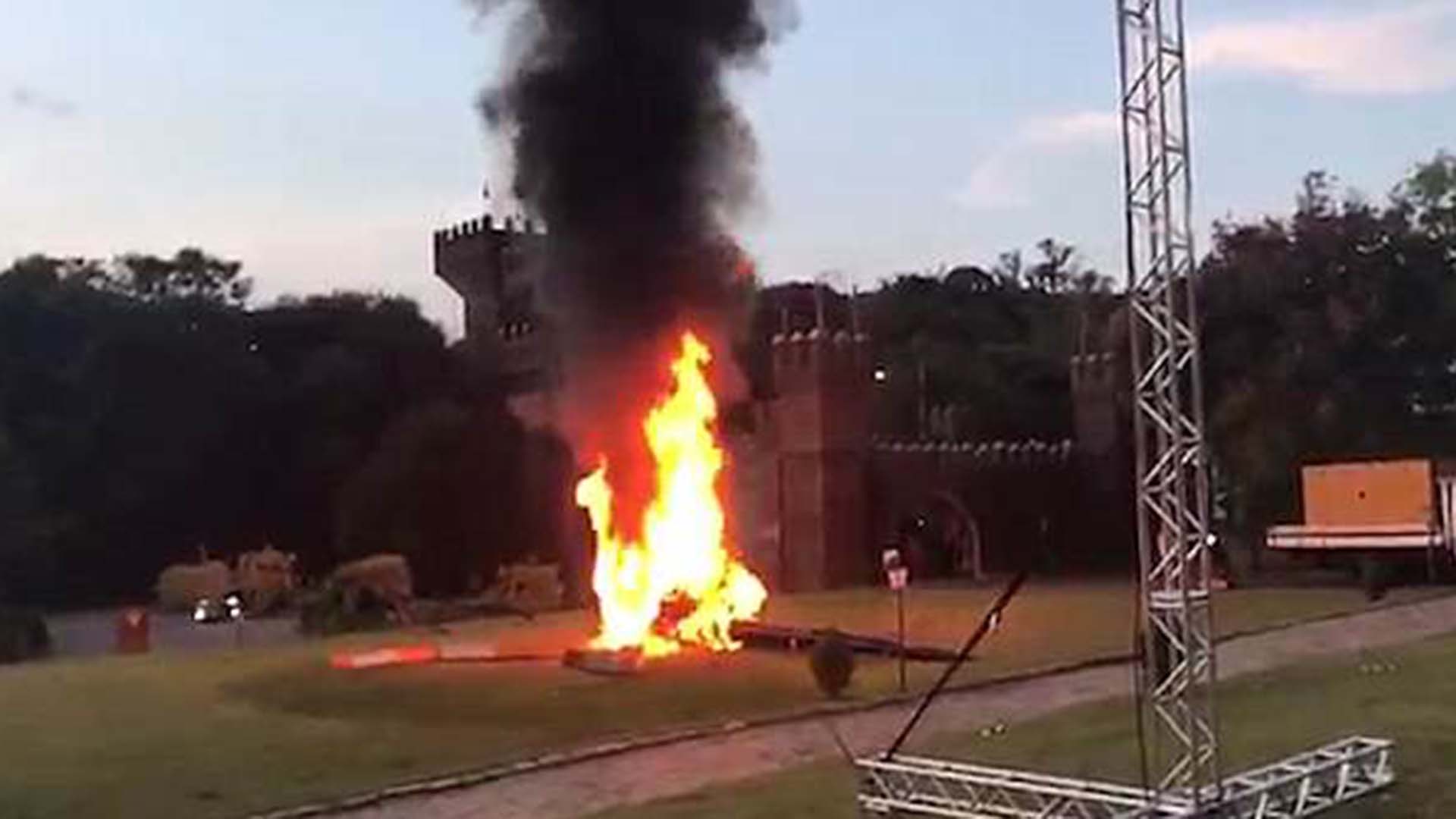 El impactante momento en que se estrella el helicóptero que llevaba a una novia al altar en Brasil