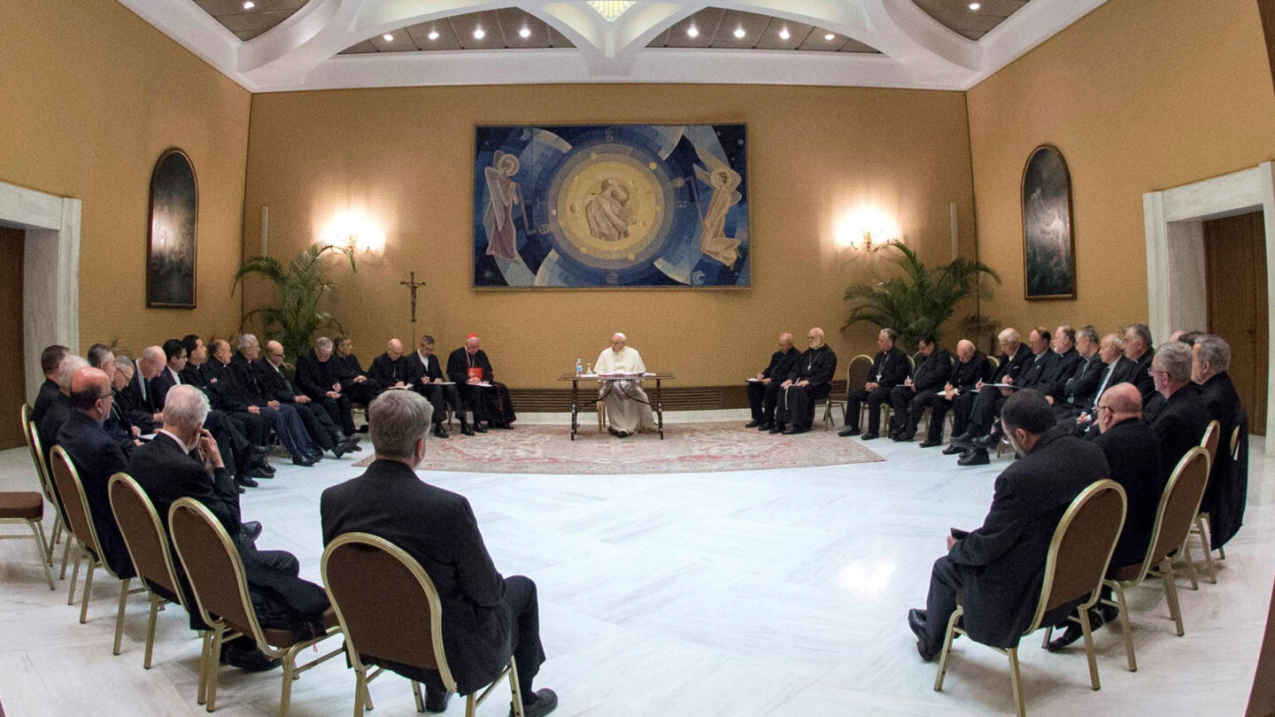 El papa Francisco puso a meditar a los obispos chilenos tras la primera reunión por los casos de abusos sexuales a menores |