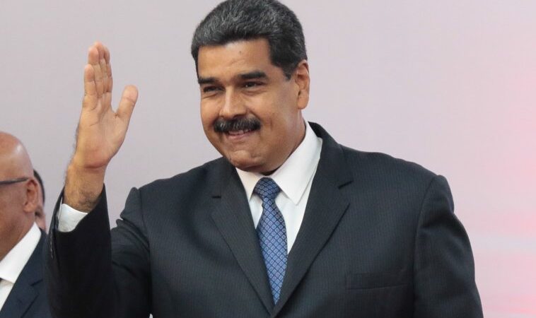 Maduro firma propuesta para ampliar las garantías electorales
