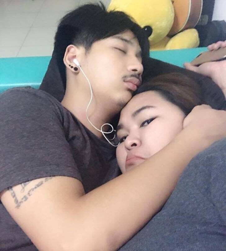 Dicen que su novia es muy gorda y fea para él Este joven ve a la chica perfecta frente a sus ojos |